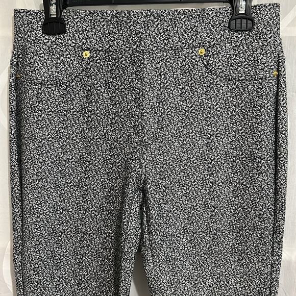 Michael Kors Black & White Floral Print Leggings, Size Medium - Picture 2 of 7